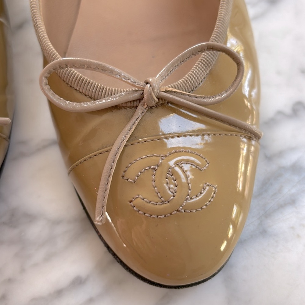 CHANEL patent calfskin ballerina  flats size 37 in beige pat - Picture 12 of 16